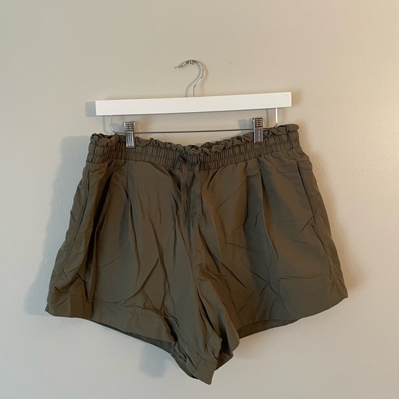 all in motion Pants - All In Motion Women's Shorts Olive Green Size Large